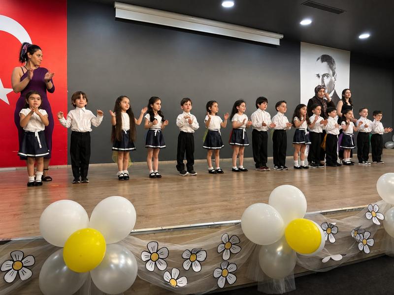Yıl sonu gösterimizde sahnedeyiz